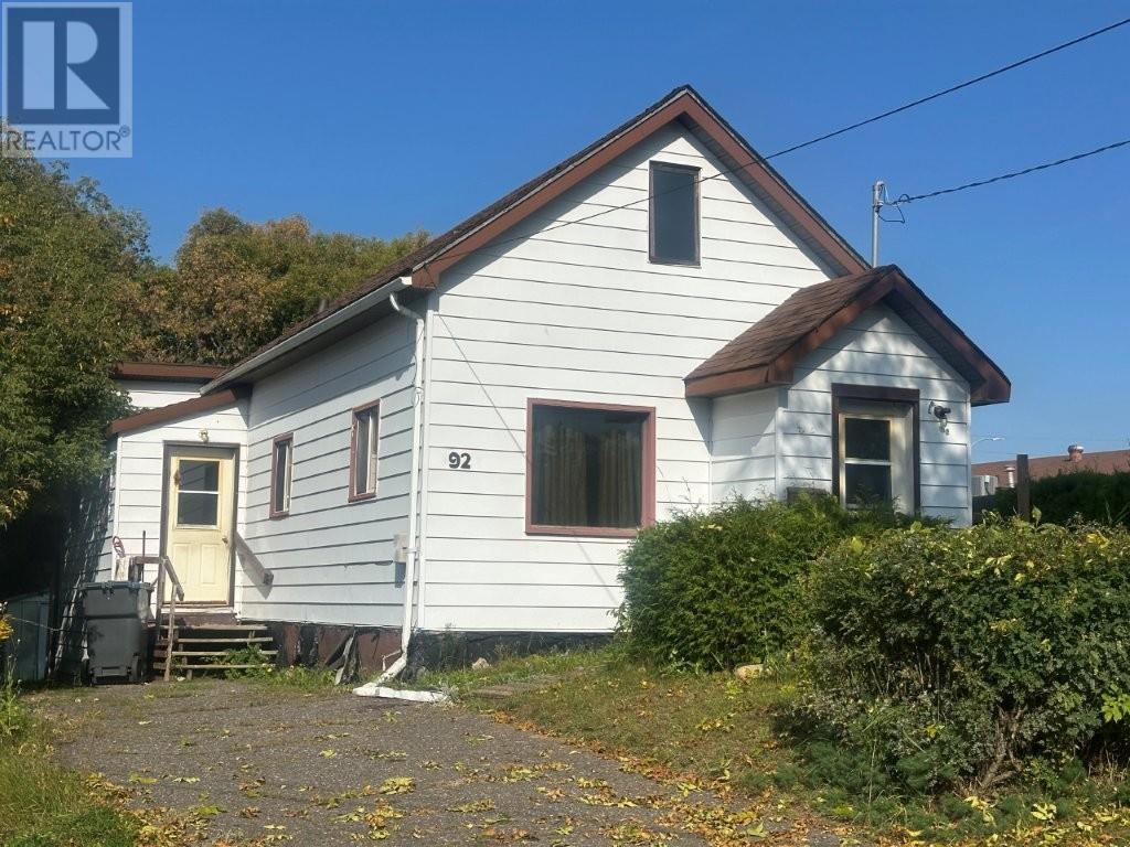 92 Windemere Ave S, Thunder Bay, ON P7B 4M3