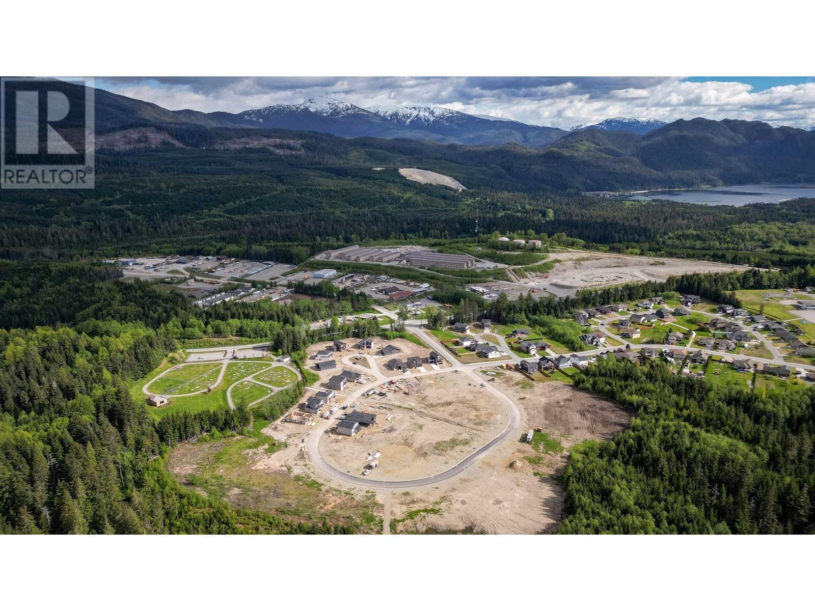 17 Wakita Avenue, Kitimat, BC V8C 2S2