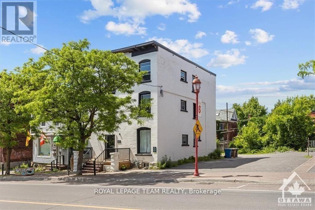 883 Somerset St W, Ottawa, ON K1R 6R6