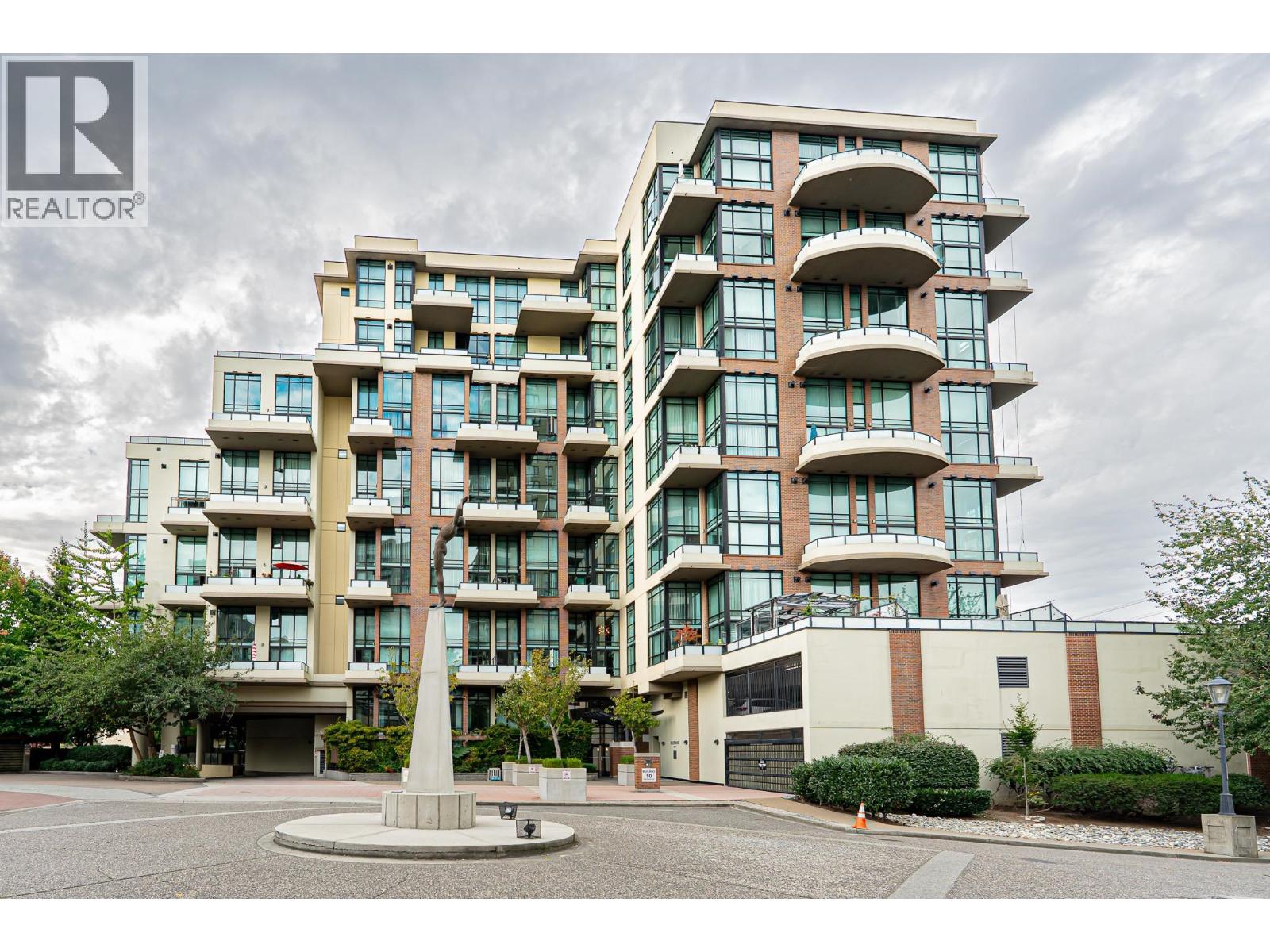 10 Renaissance Square Unit 412, New Westminster, BC V3M 7B1