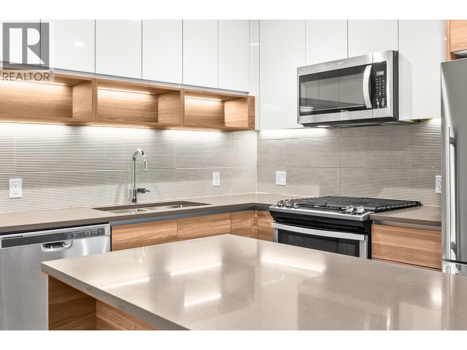 8850 University Crescent Unit 207, Burnaby, BC V5A 0C8