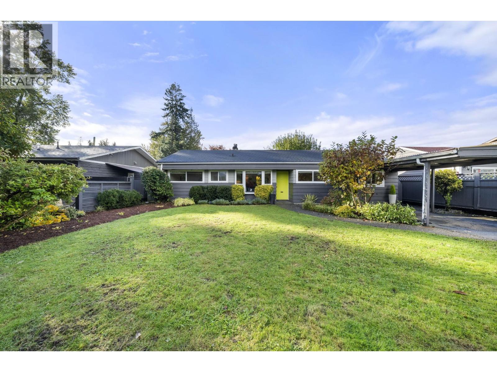 1155 Tatlow Ave, North Vancouver, BC V7P 2Z4