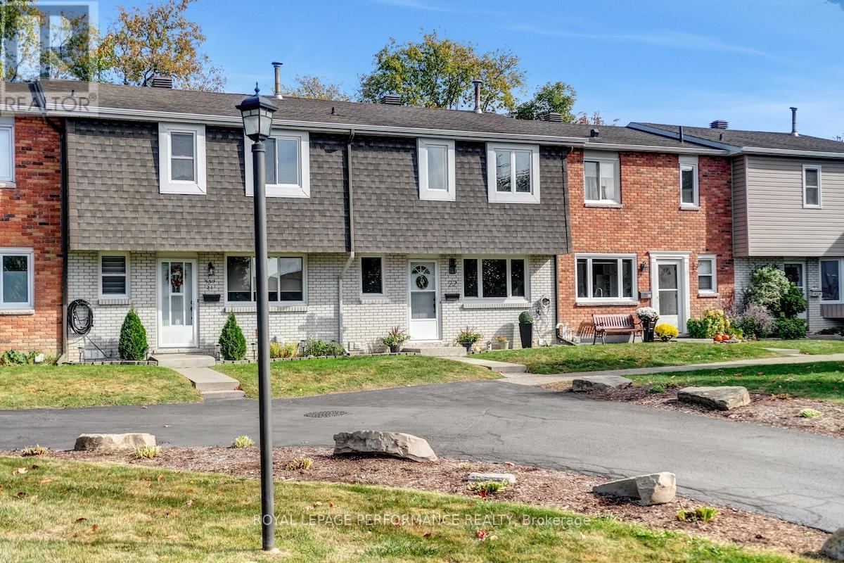 22 550 Straby Ave, Ottawa, ON K1K 1H1
