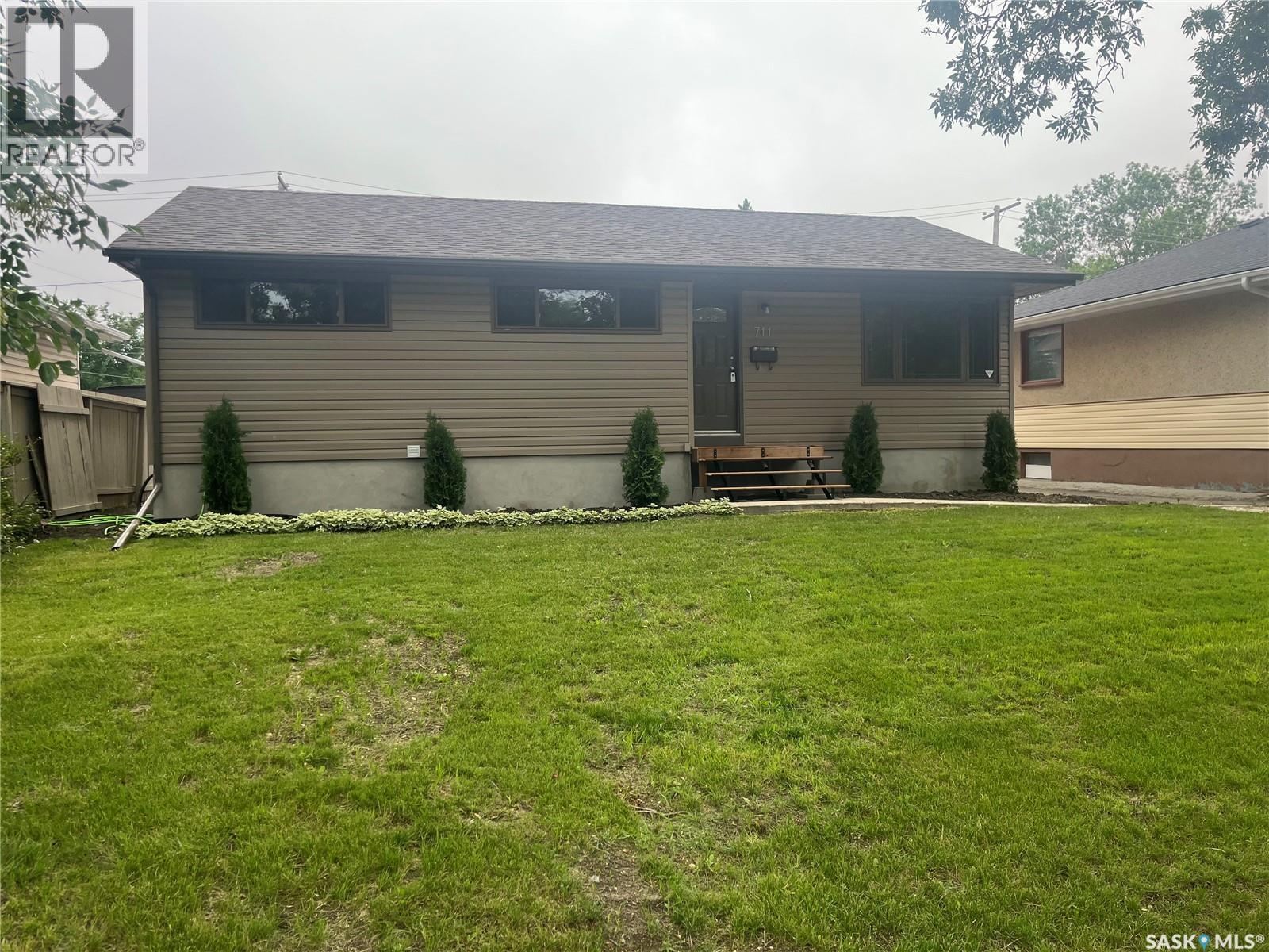711 18 Avenue East, Regina, SK S4N 1E8