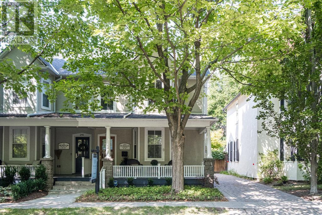 297 William St, Oakville, ON L6J 1E5