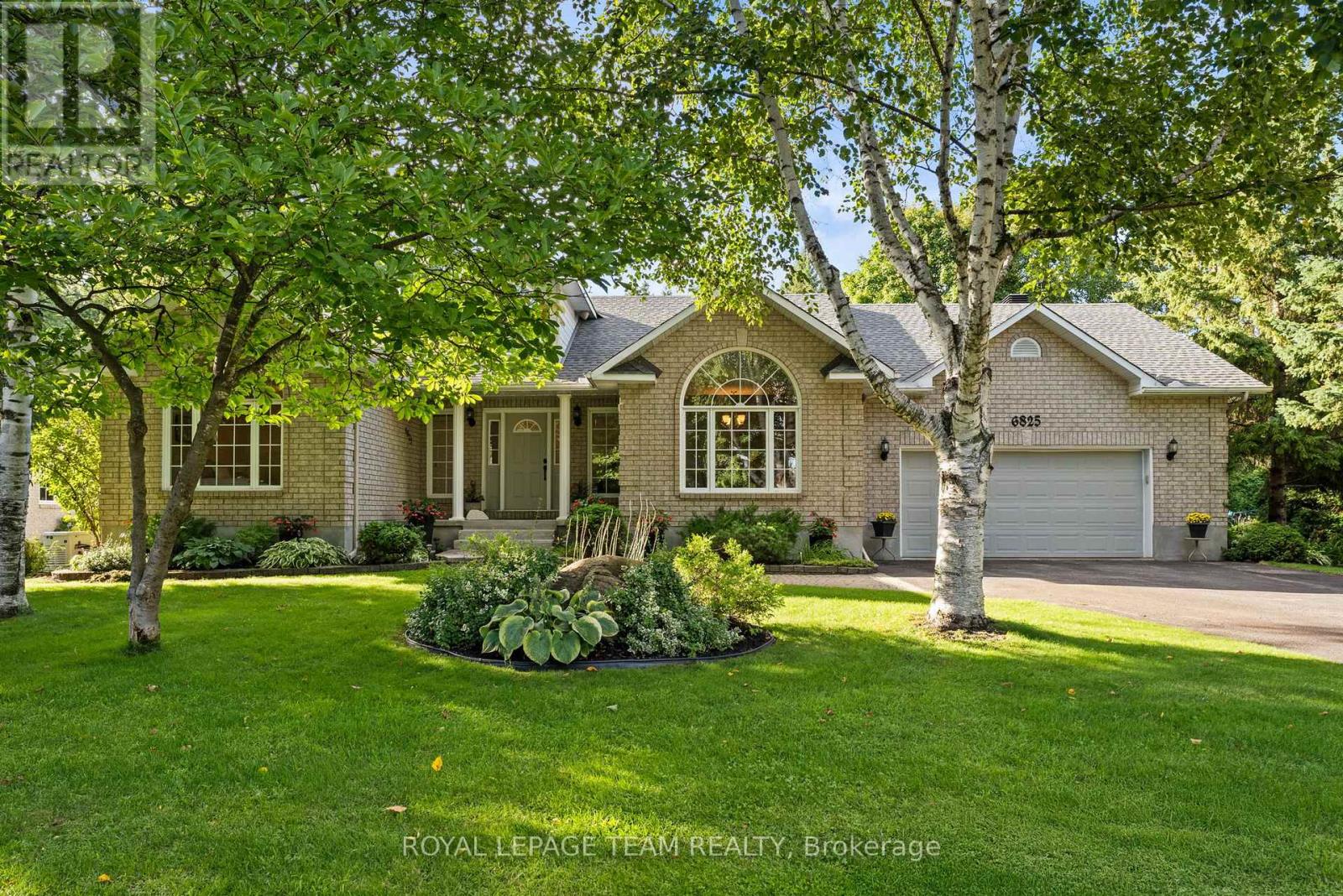 6825 Sunset Blvd, Ottawa, ON K4P 1M6