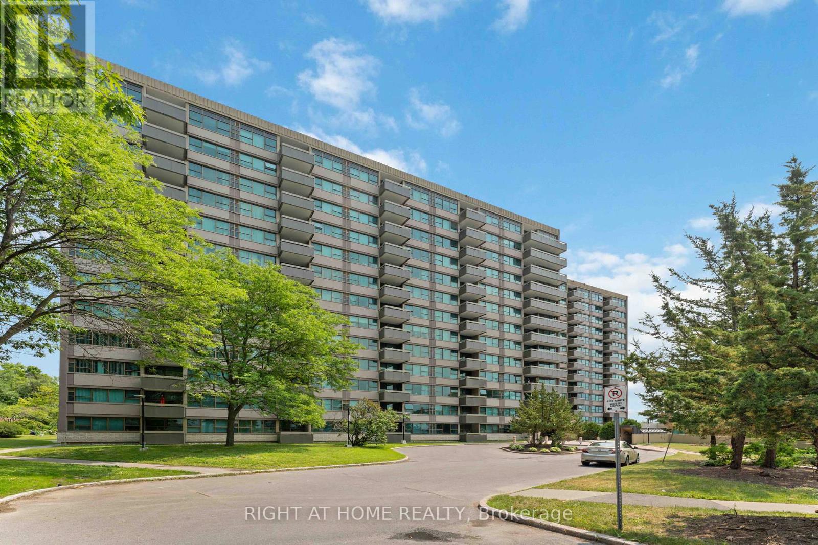 903 555 Brittany Dr, Ottawa, ON K1K 4C5