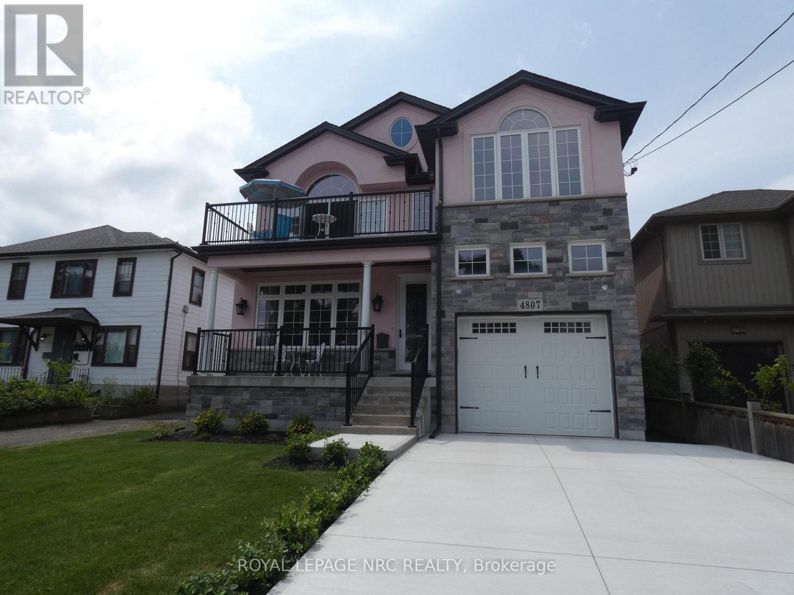 4807 Zimmerman Ave, Niagara Falls, ON L2E 3G3