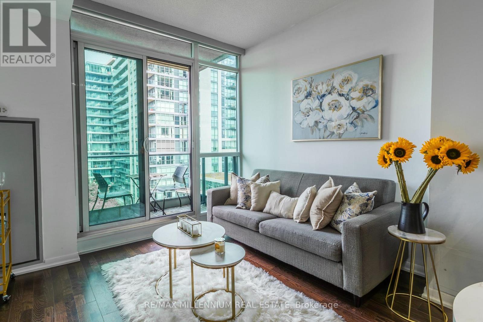 712 215 Fort York Blvd, Toronto, ON M5V 4A2