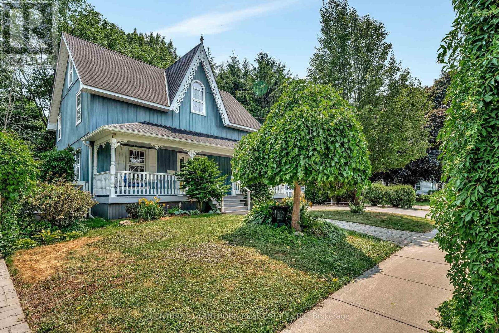 18 Queen St, Prince Edward County Picton Ward, ON K0K 2T0