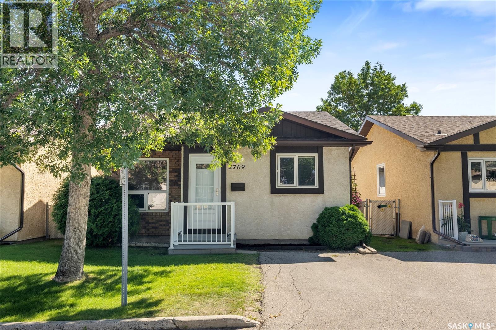 2709 Meadow Ln E, Regina, SK S4V 1L7