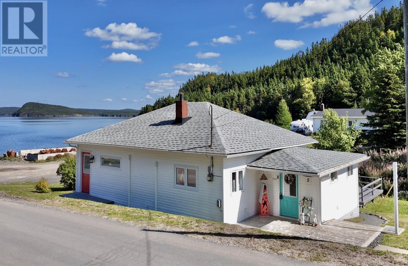 5 Main St, Cannings Cove, NL A0C 1H0