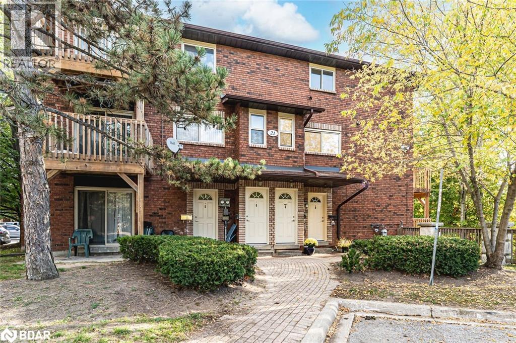 21 Evergreen Court Unit 7, Barrie, ON L4N 6W8