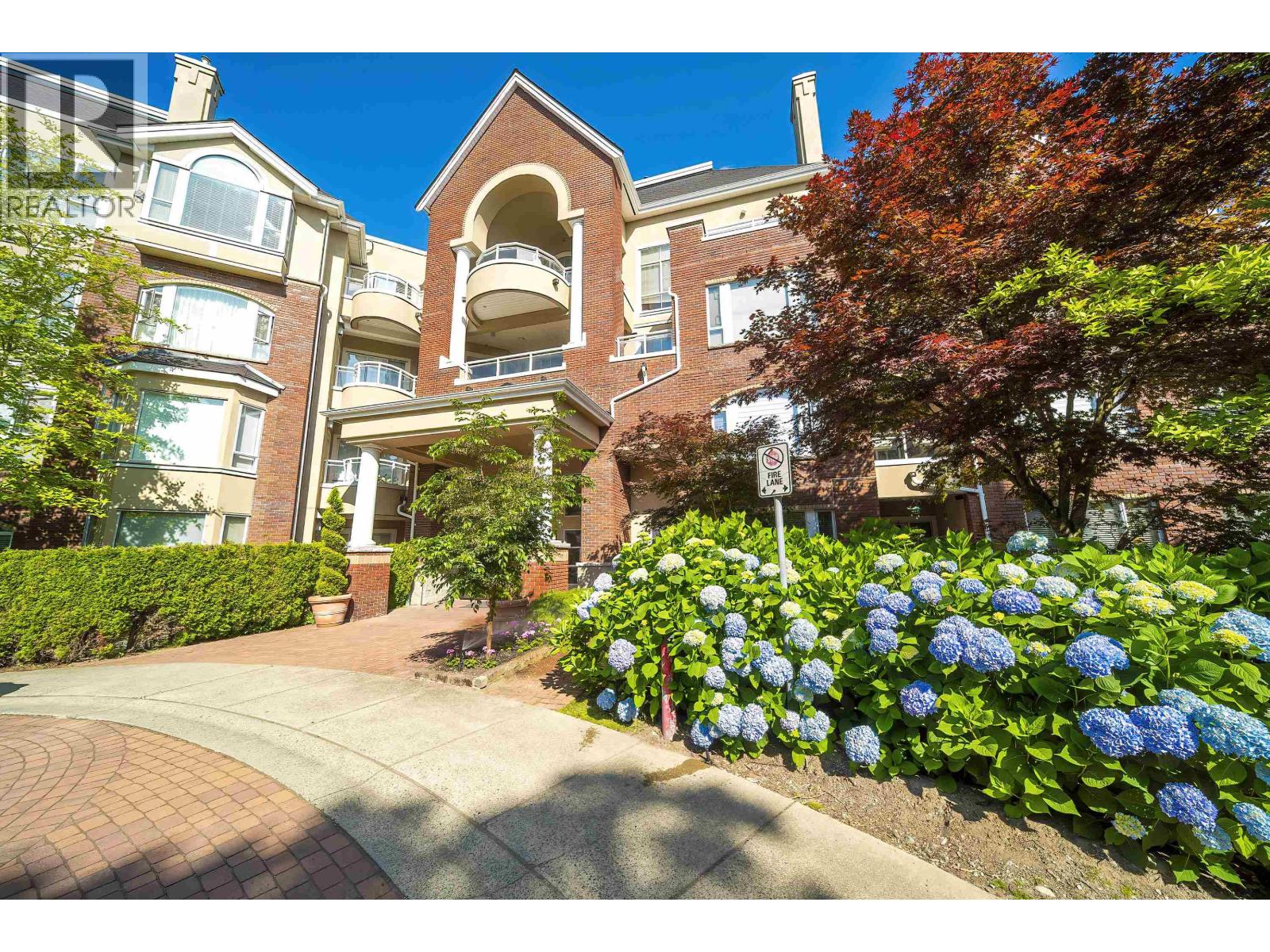 5262 Oakmount Crescent Unit 502, Burnaby, BC V5H 4R7