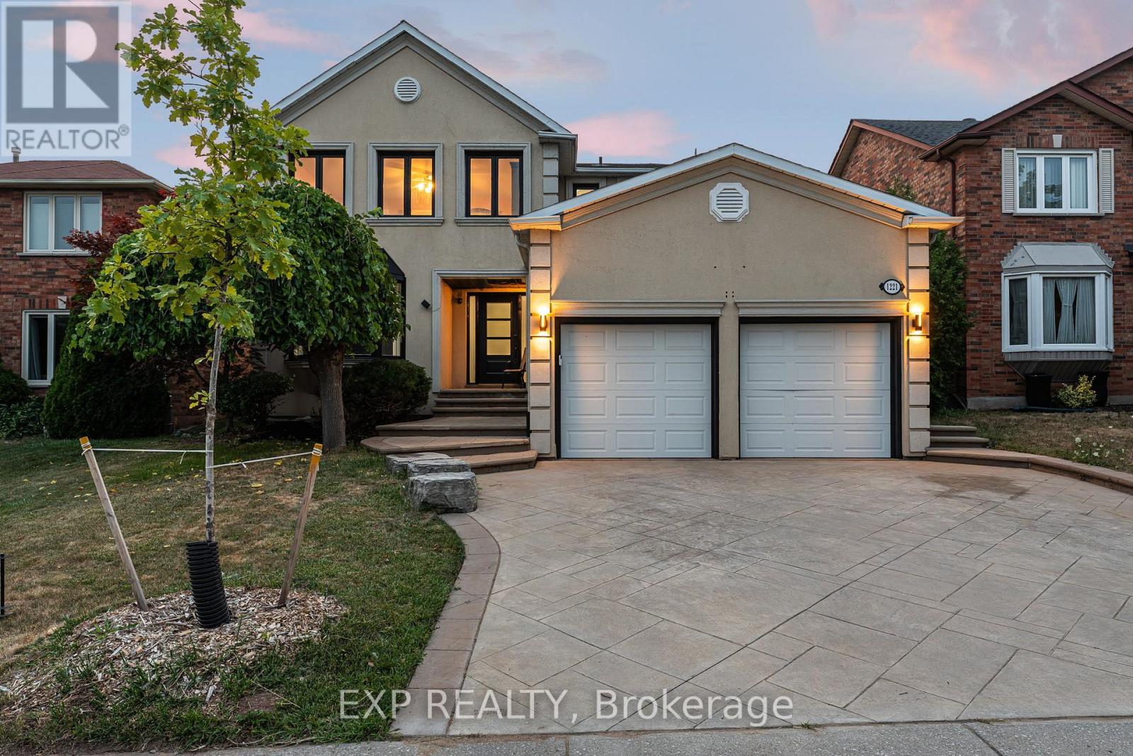 1221 Creekside Dr, Oakville, ON L6H 4Y8