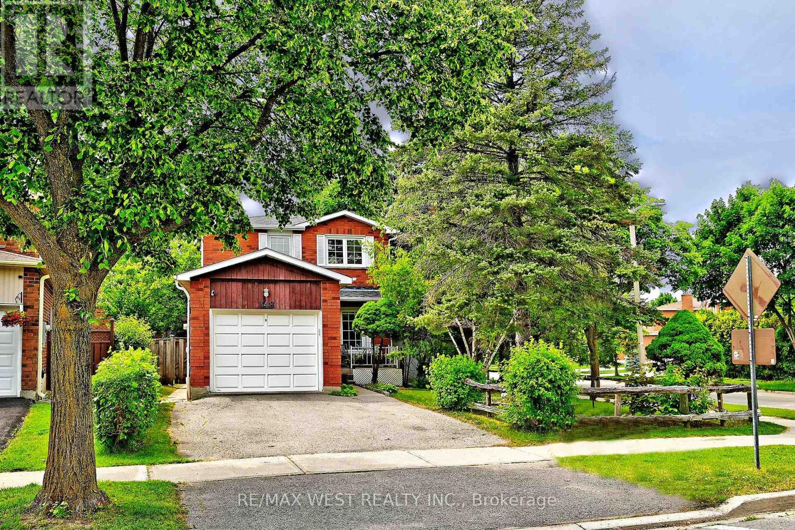 348 Brownridge Dr, Vaughan, ON L4J 5W9