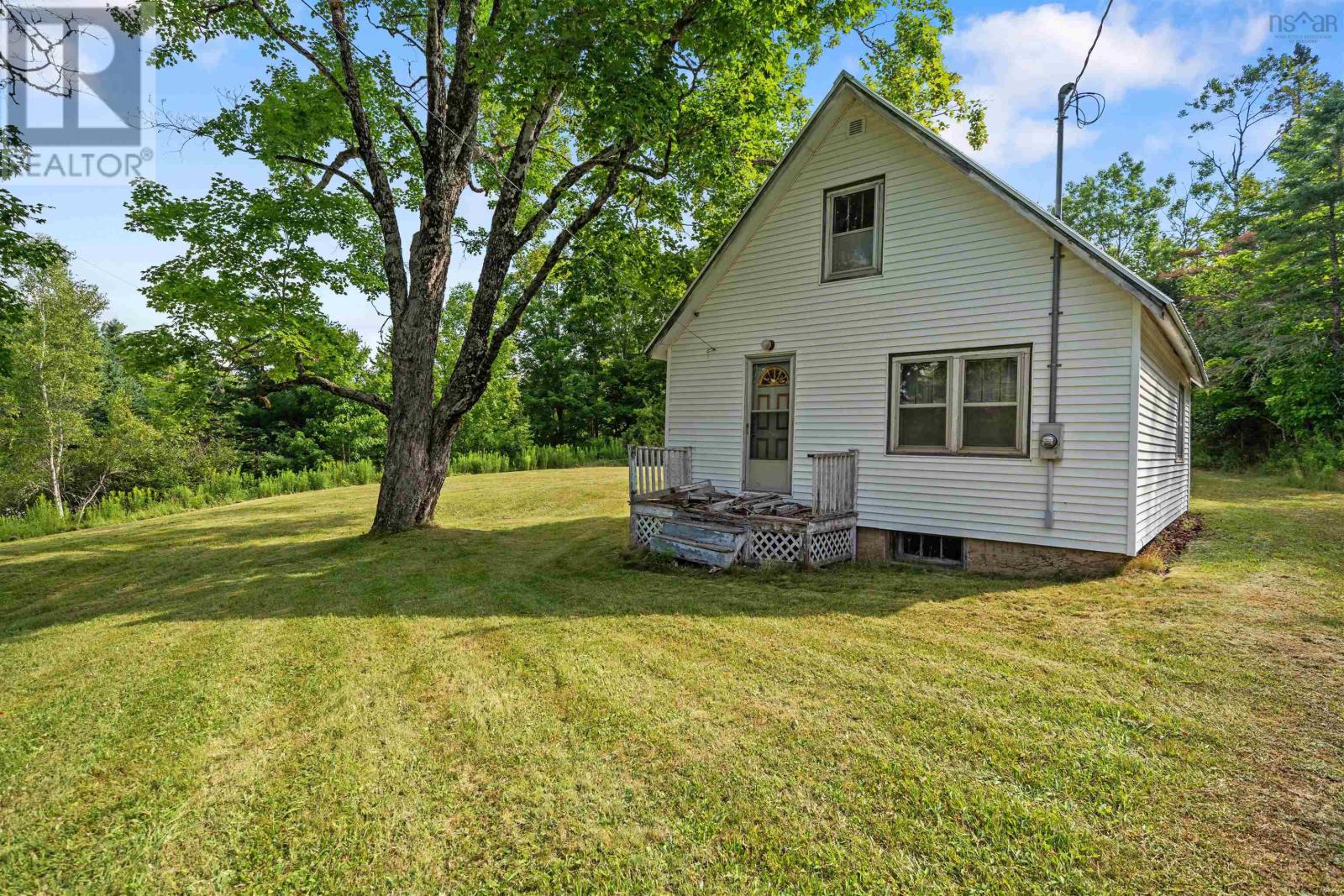 8860 Moose River Rd, Lindsay Lake, NS B0N 1X0