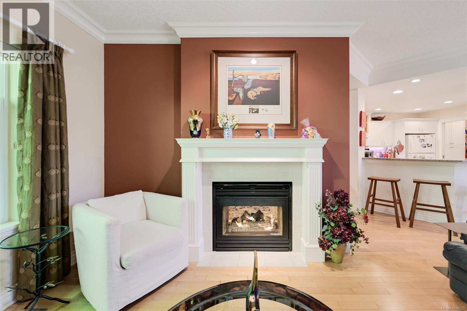 4522 Gordon Point Dr Unit 4 Dr, Saanich, BC V8N 6L4