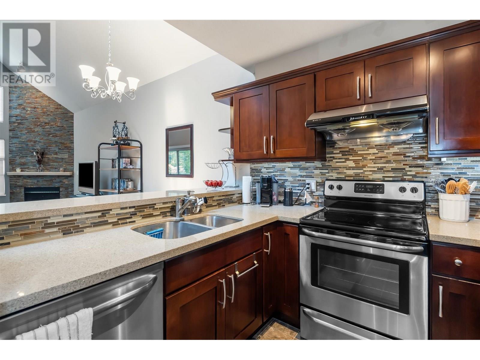 7465 Sandborne Avenue Unit 307, Burnaby, BC V3N 4W7