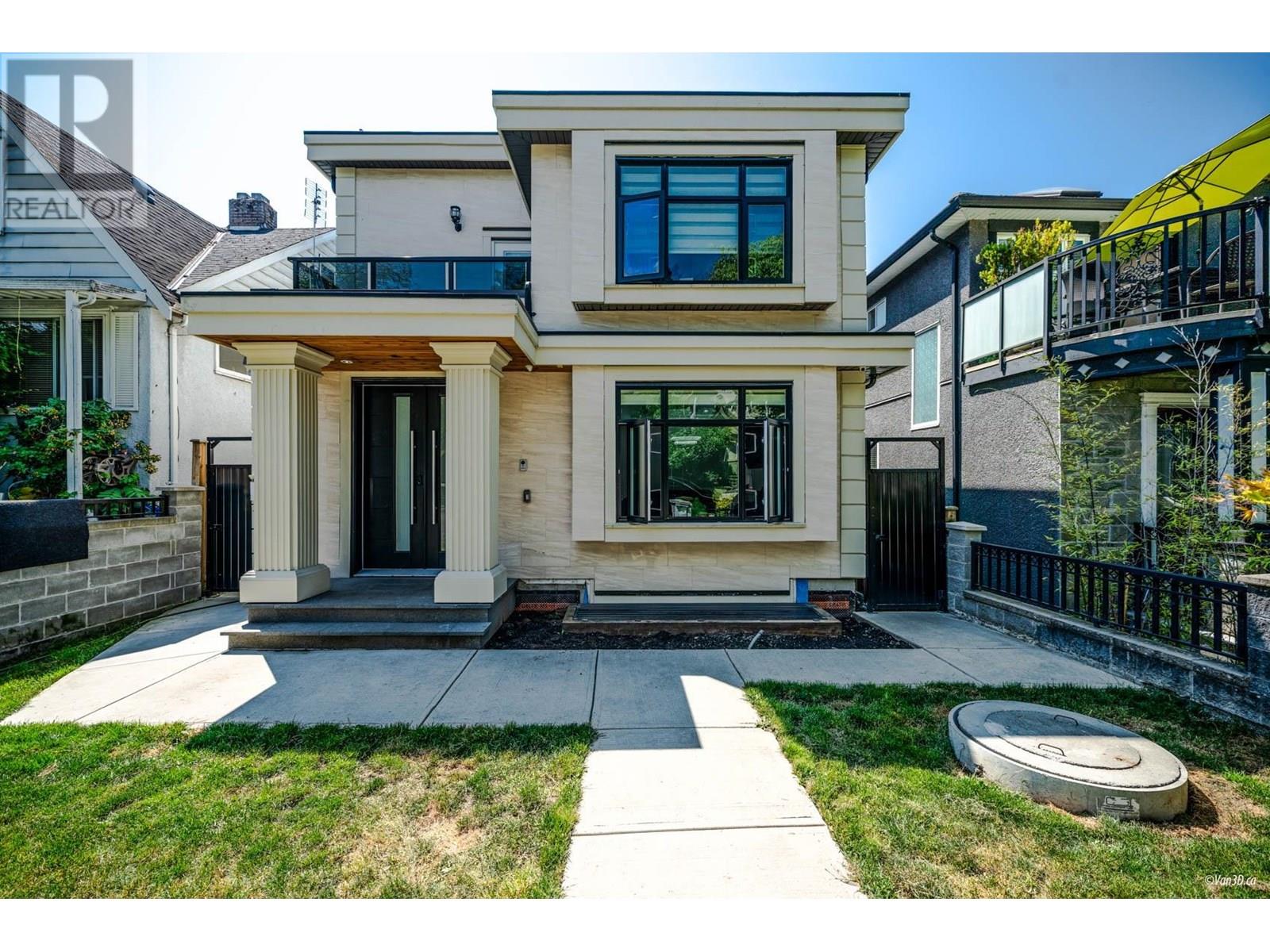 4841 Dumfries St, Vancouver, BC V5N 3T8