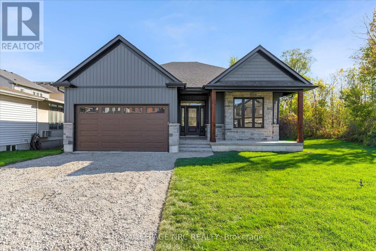 207 Forks Rd, Welland, ON L3B 0M2