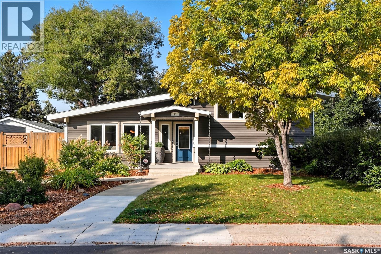 91 Lindsay Dr, Saskatoon, SK S7H 3E4