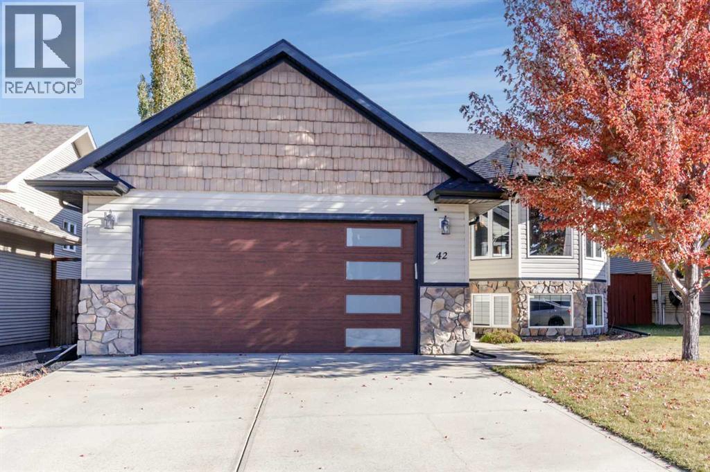 42 Lindman Close, Sylvan Lake, AB T4S 2M5