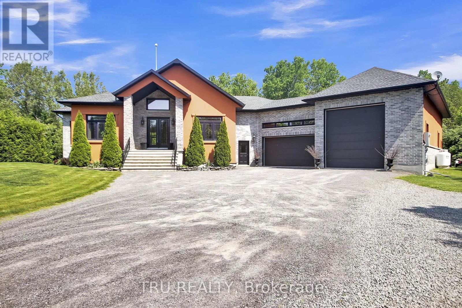 7909 Parkway Rd, Ottawa, ON K0A 2P0