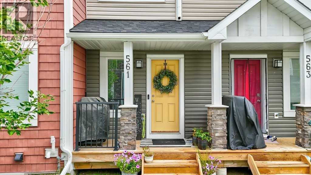 561 Canals Xing SW, Airdrie, AB T4B 4L3