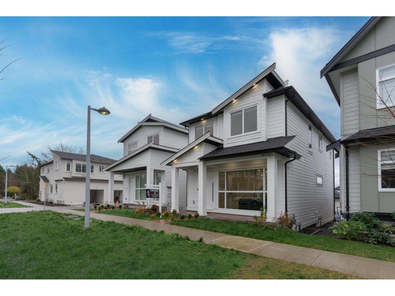 20 Avenue Unit 16790 #a, Surrey, BC V3Z 1H1