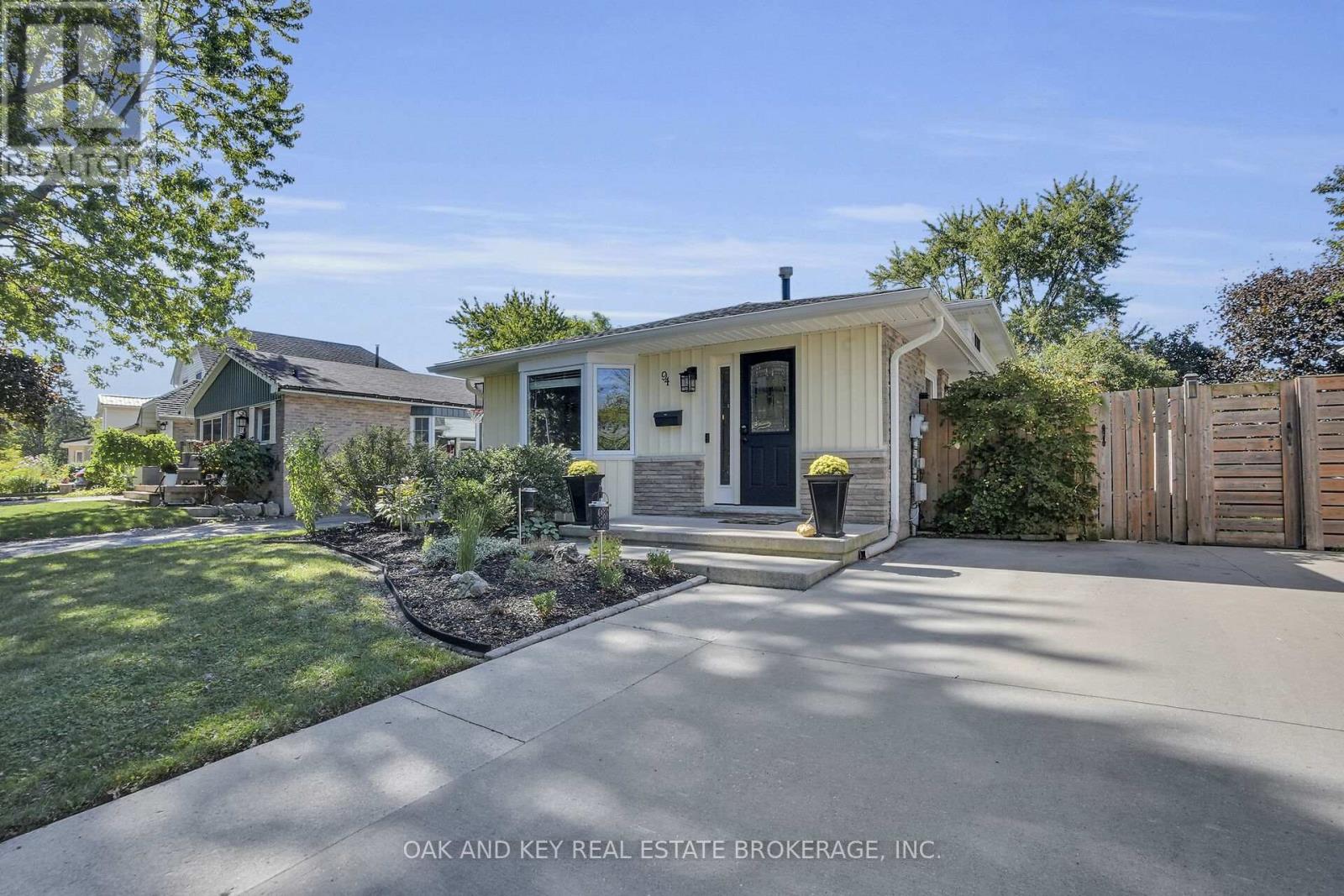 94 Edmunds Cres, London, ON N5Z 4J2