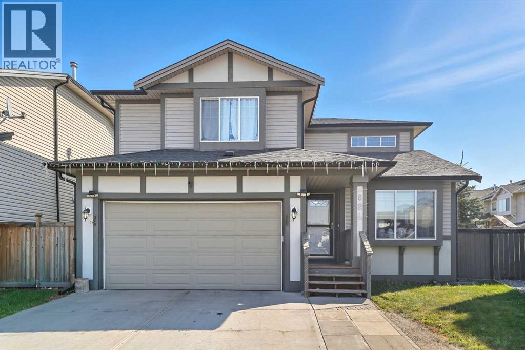 824 Luxstone Sq SW, Airdrie, AB T4B 3L3