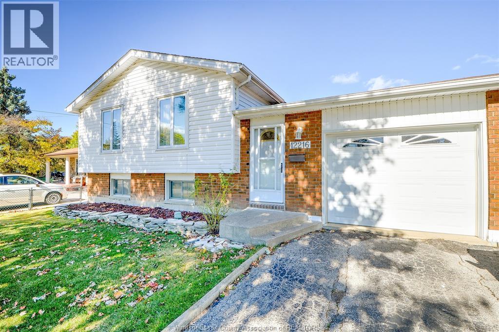 12216 Dillon, Tecumseh, ON N8N 3K9