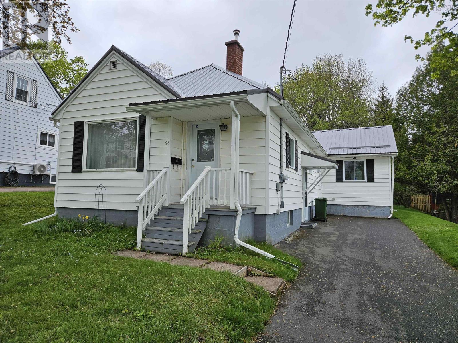 98 Wood St, Truro, NS B2N 4T5
