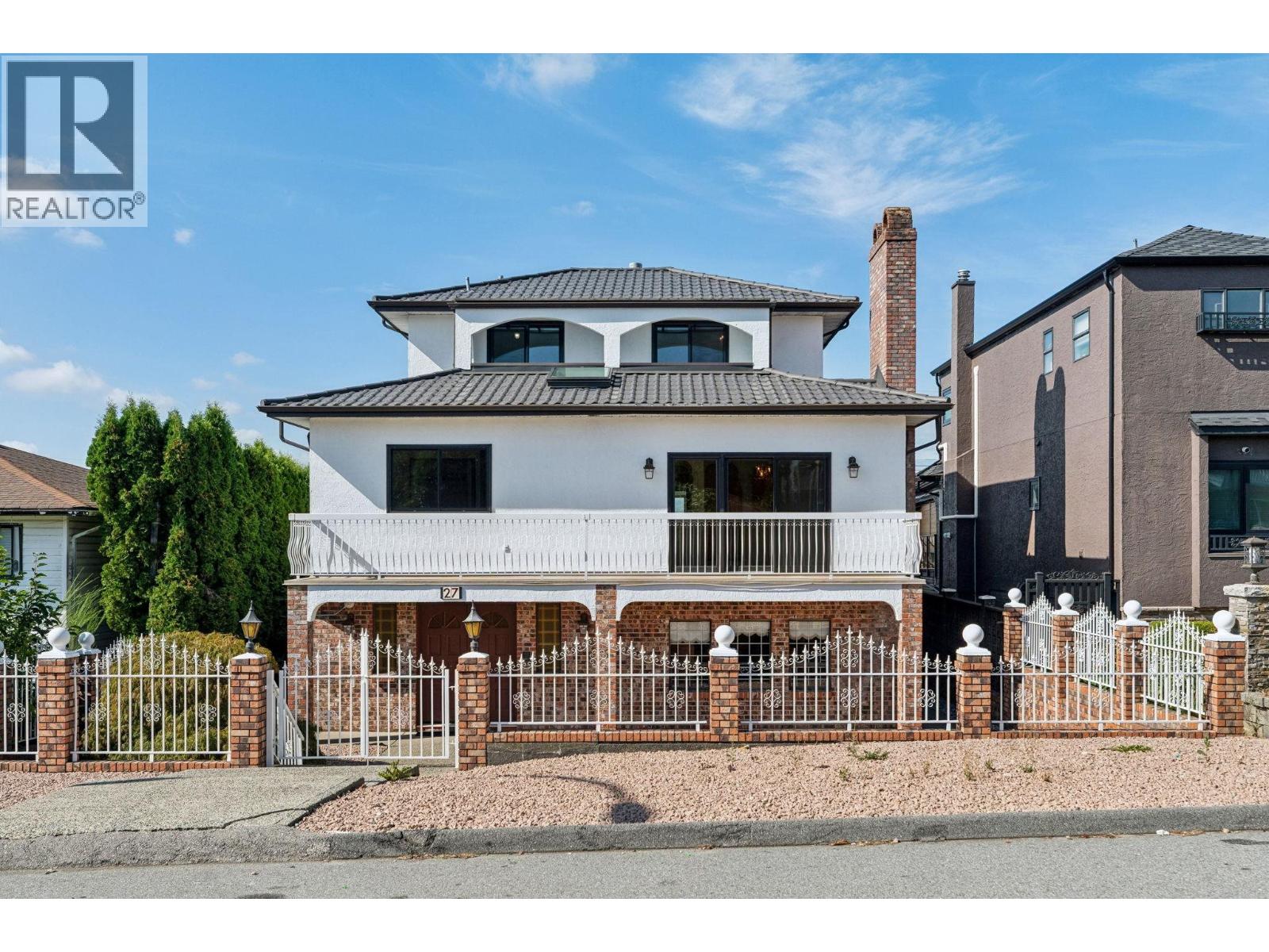 27 Grosvenor Ave, Burnaby, BC V5B 3N7