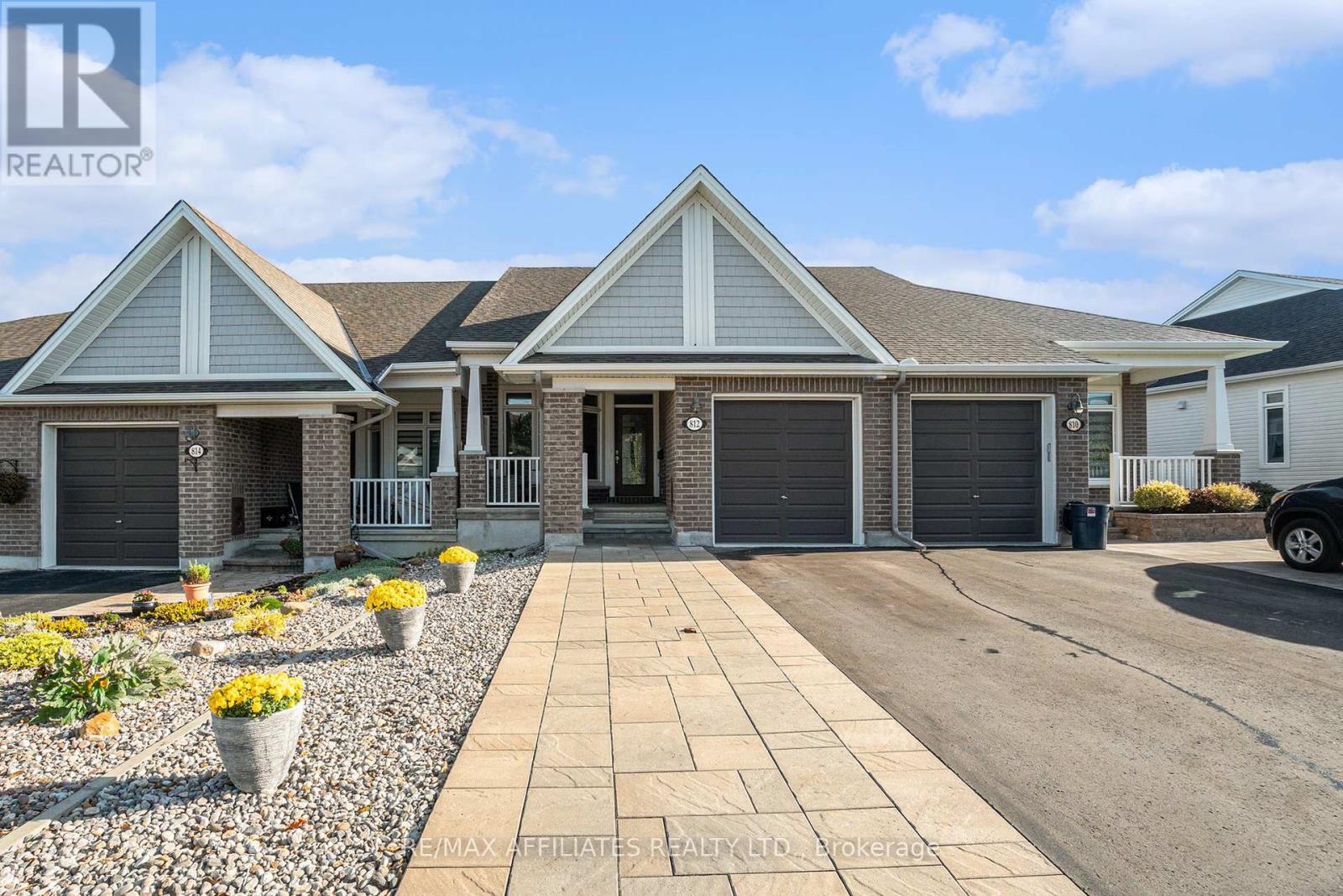 812 Tewin Cir, Ottawa, ON K4A 1K3