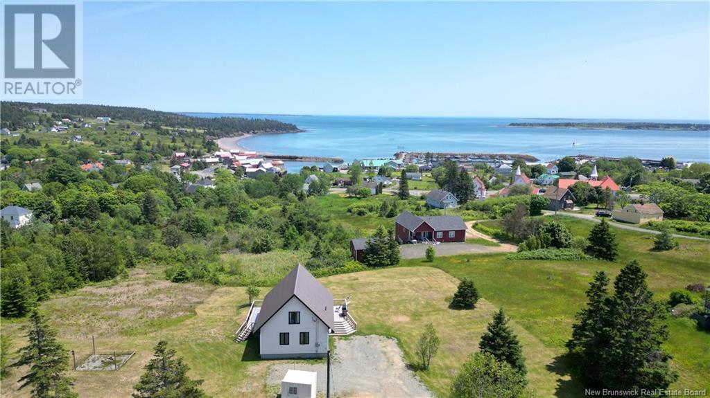 2 Teakettle Ln, Grand Manan, NB E5G 2J8