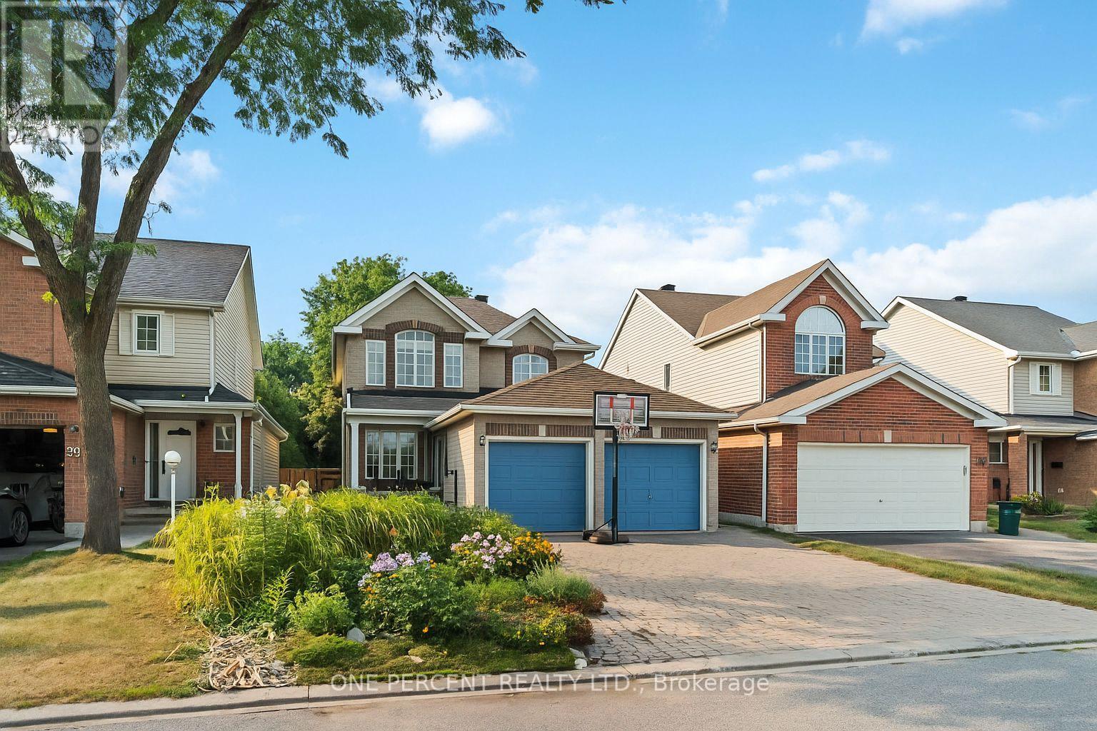 31 Armagh Way, Ottawa, ON K2J 4C3