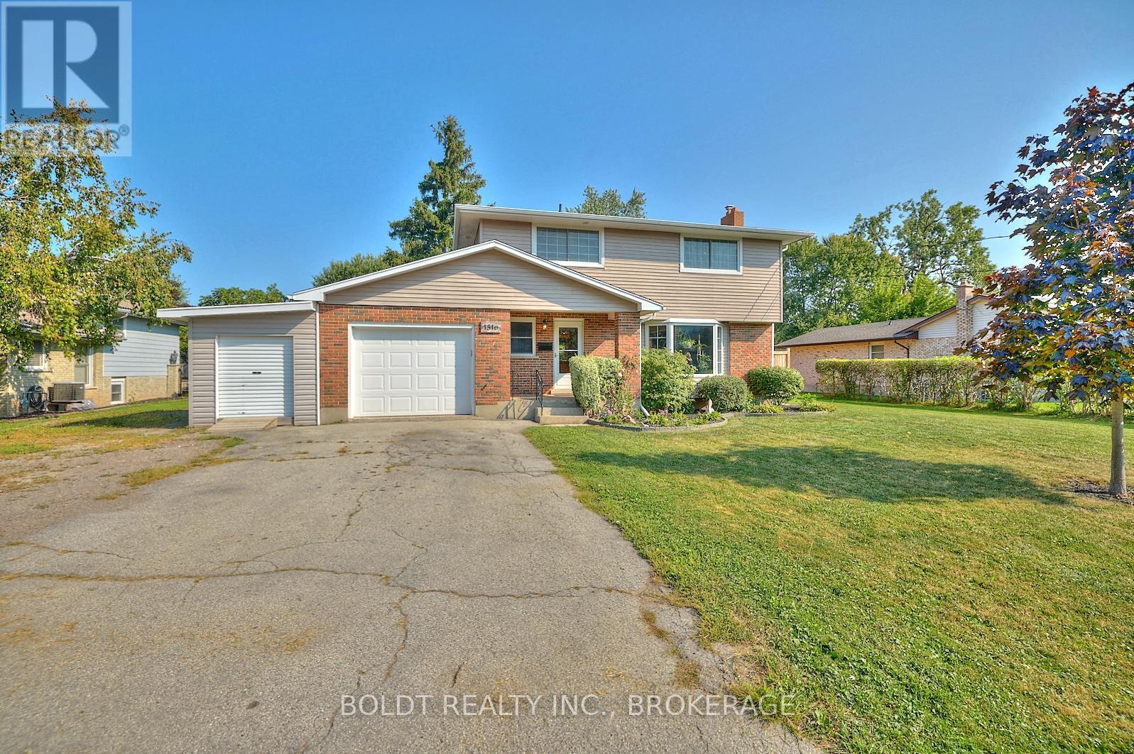 1516 Garrison Rd, Fort Erie, ON L2A 1P8
