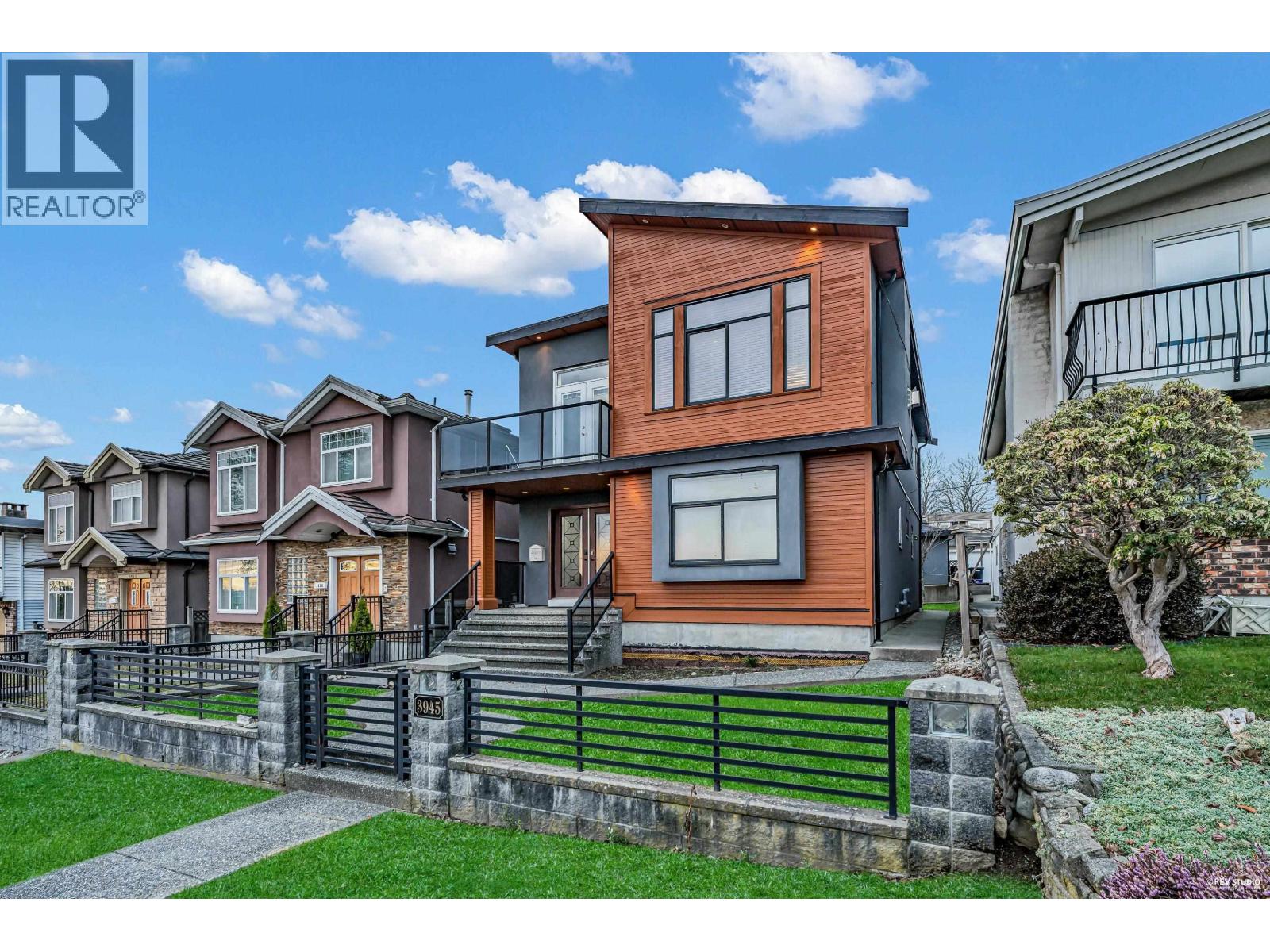 3945 Parker St, Burnaby, BC V5C 3B7