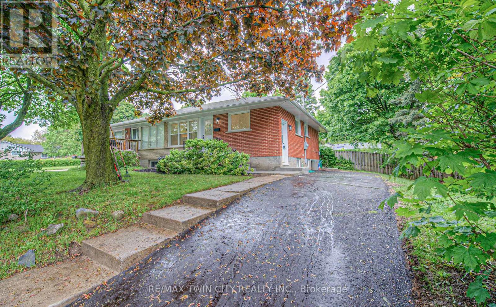 76 Ravine Dr, Cambridge, ON N1R 2W8