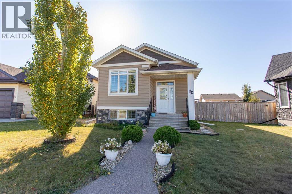 44 Mackenzie Cres, Lacombe, AB T4L 0B3