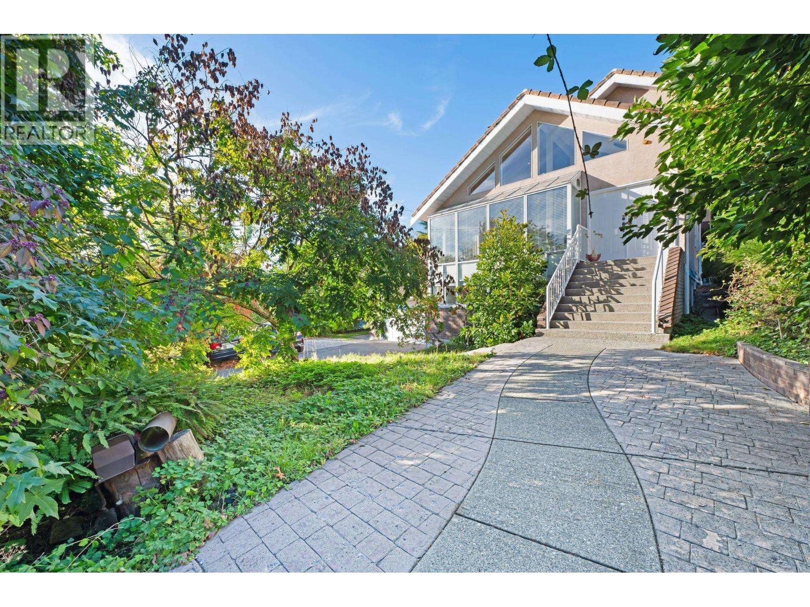 389 Metta St, Port Moody, BC V3H 2Y6