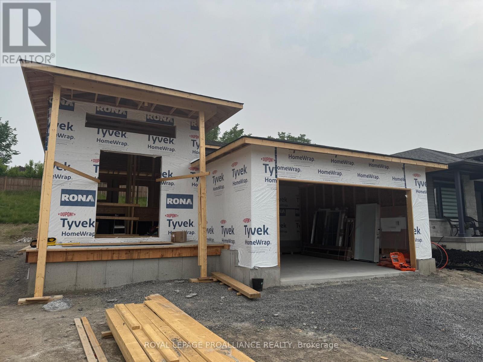 27 Schmidt Way, Quinte West, ON K8V 5P4