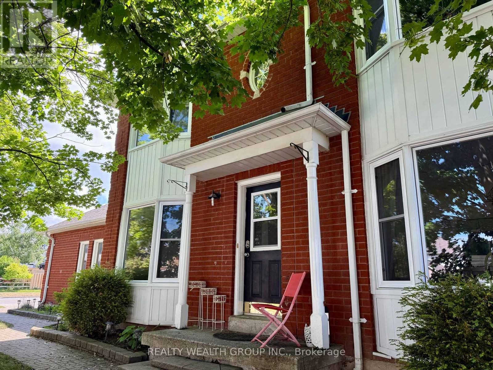 1226 Benson St, Innisfil, ON L9S 1Y5