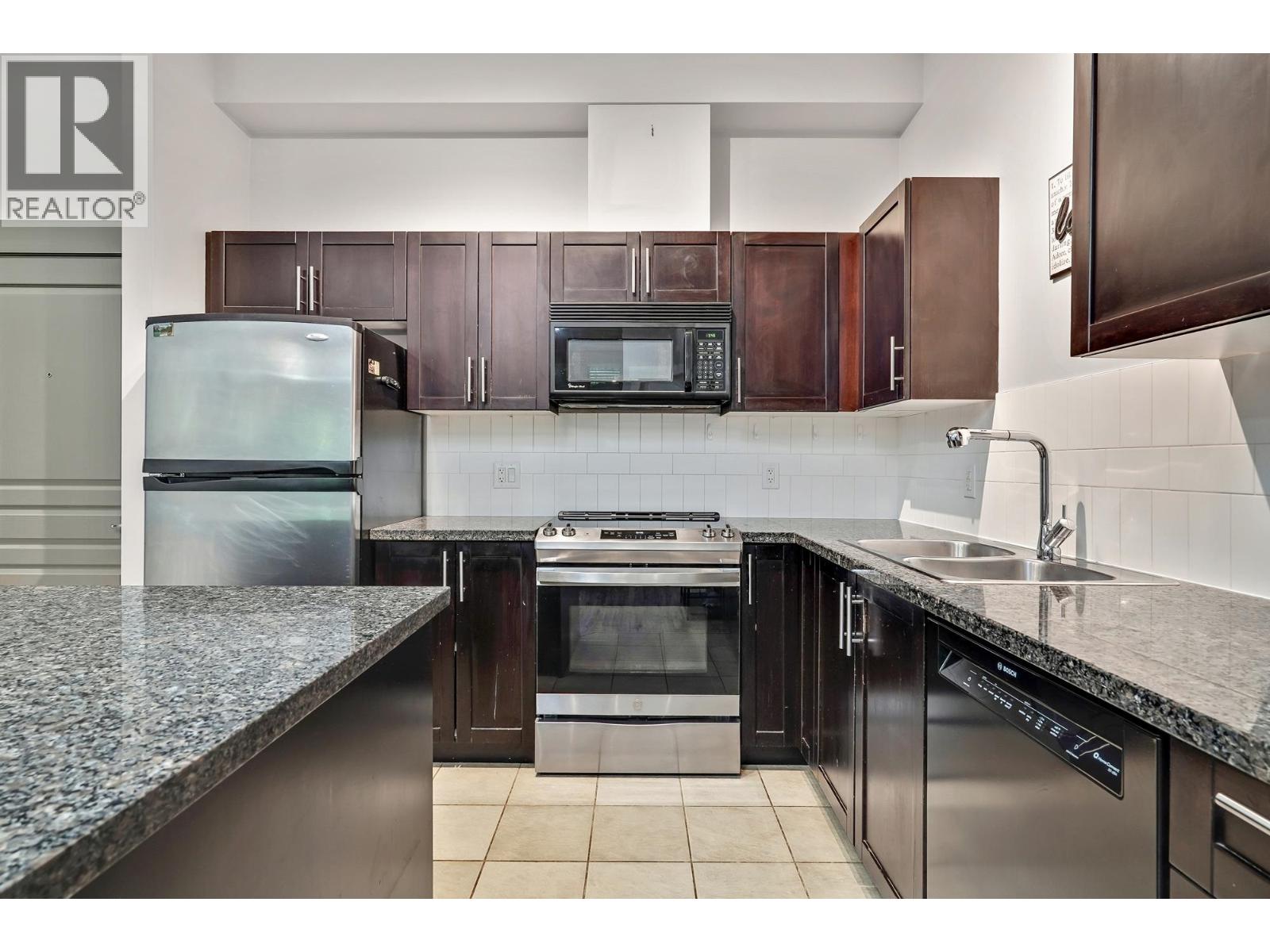 12283 224 Street Unit 102, Maple Ridge, BC V2X 8Z3