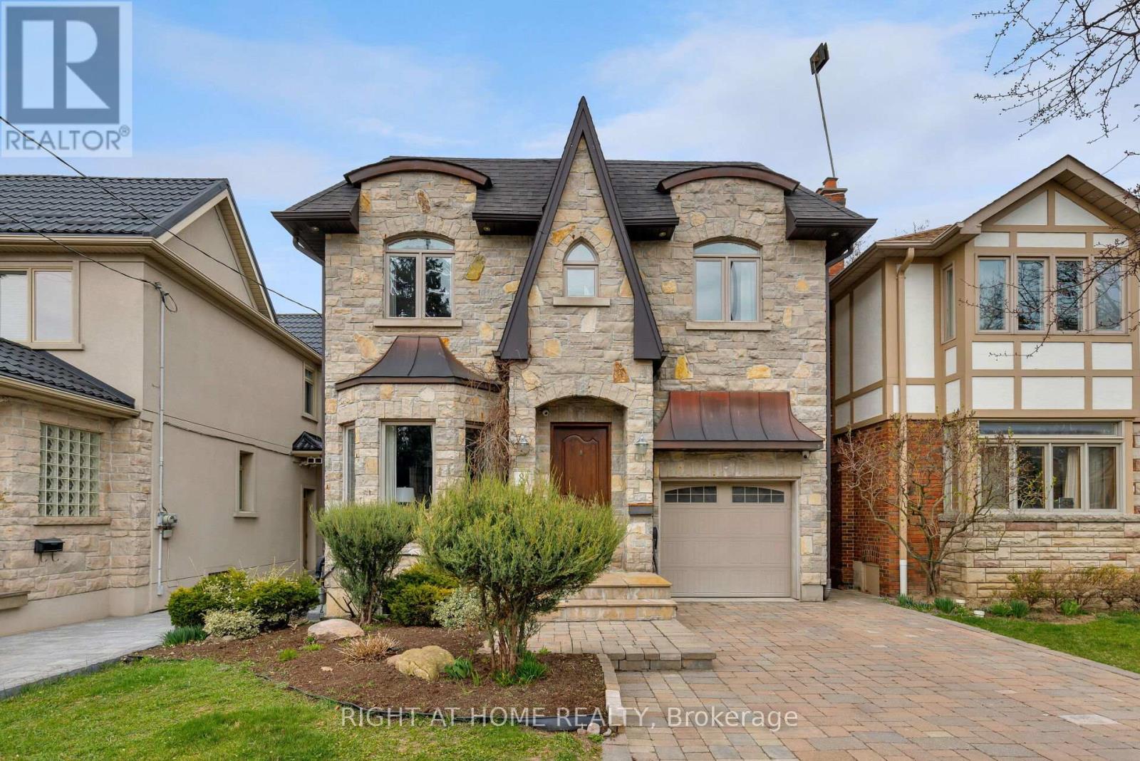 8 Rutherglen Rd, Toronto, ON M4G 1L6