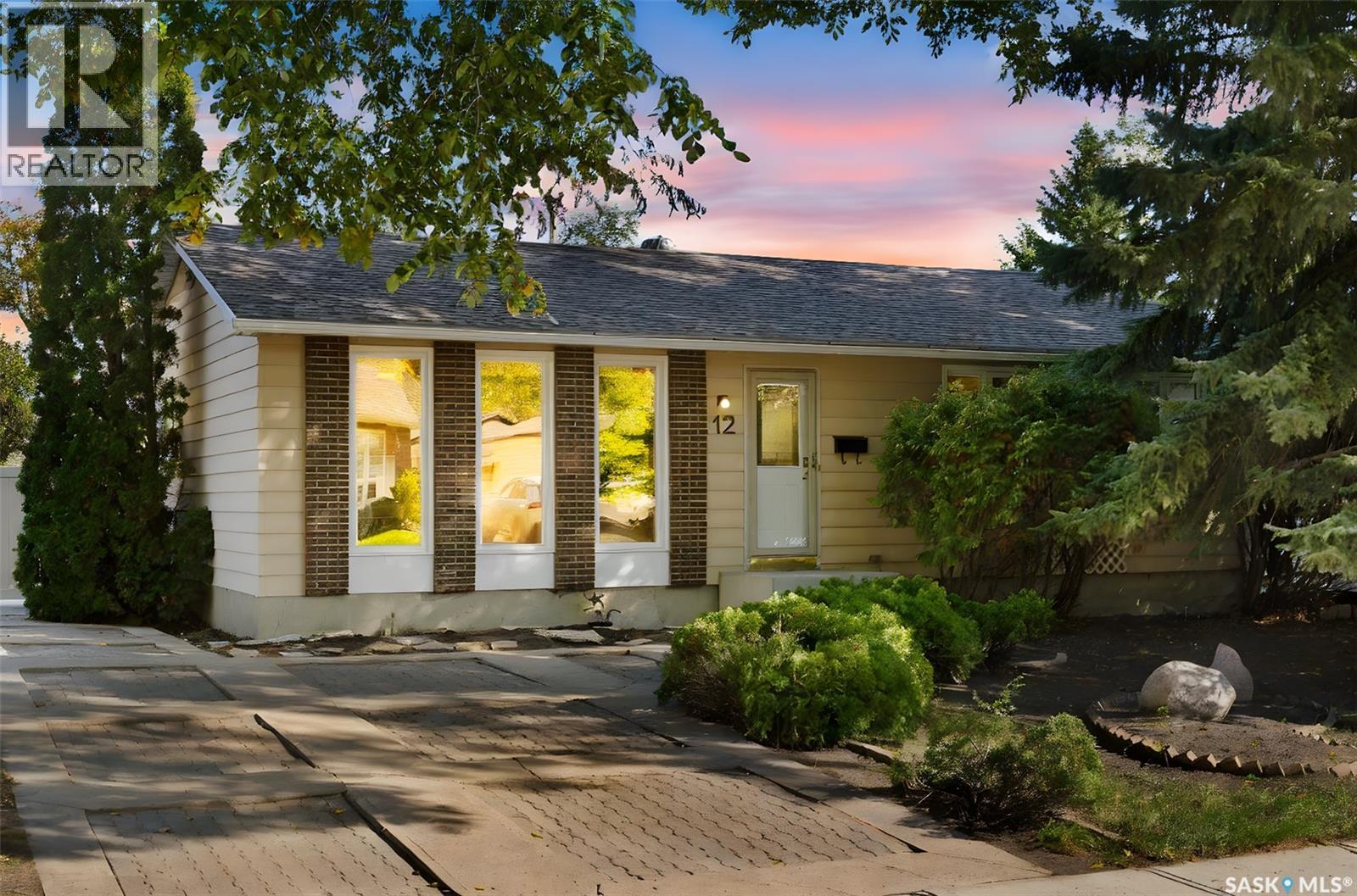 12 Jackson Bay, Regina, SK S4R 6Y8