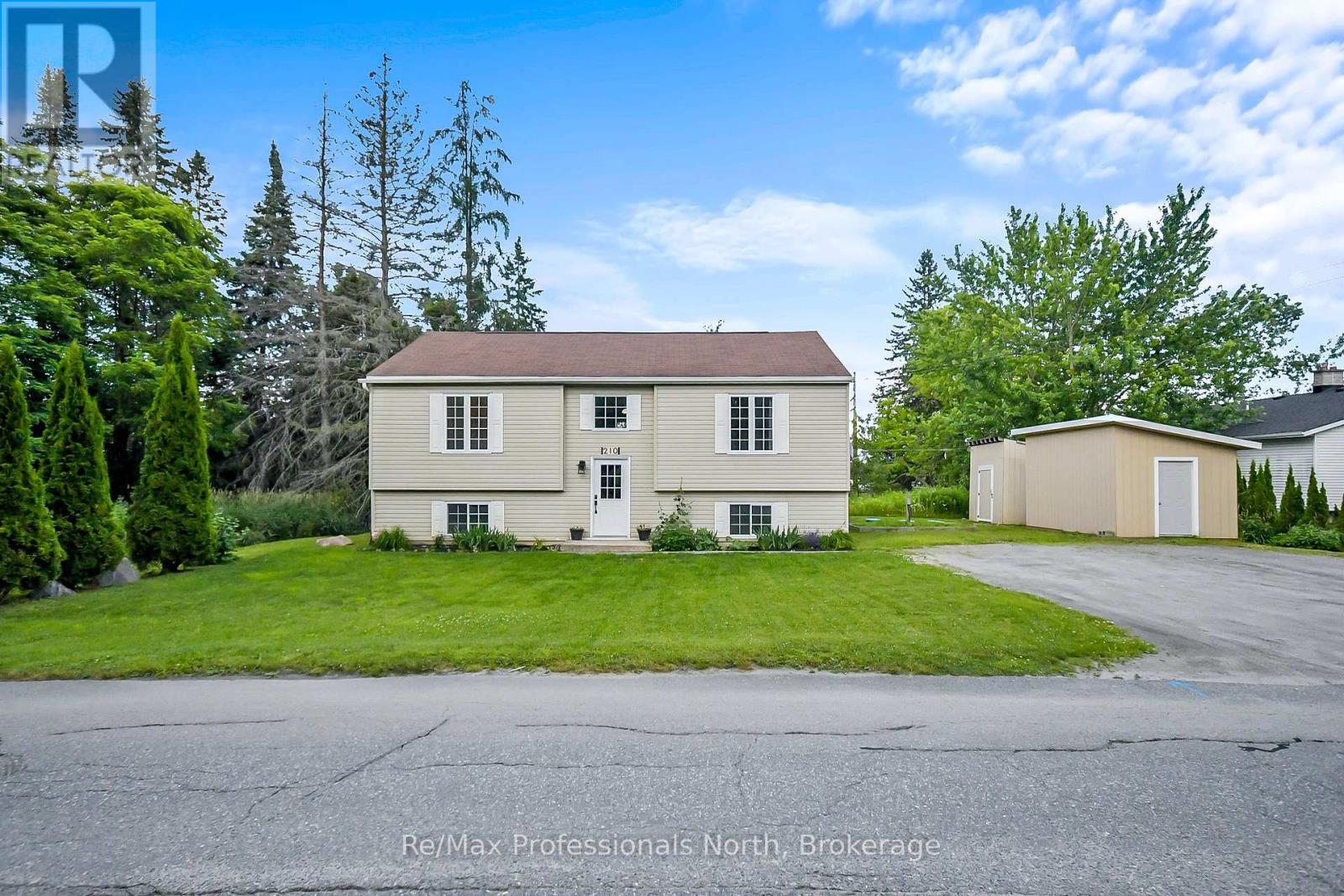 210 Mcpherson St, Gravenhurst Muskoka S, ON P1P 1R2