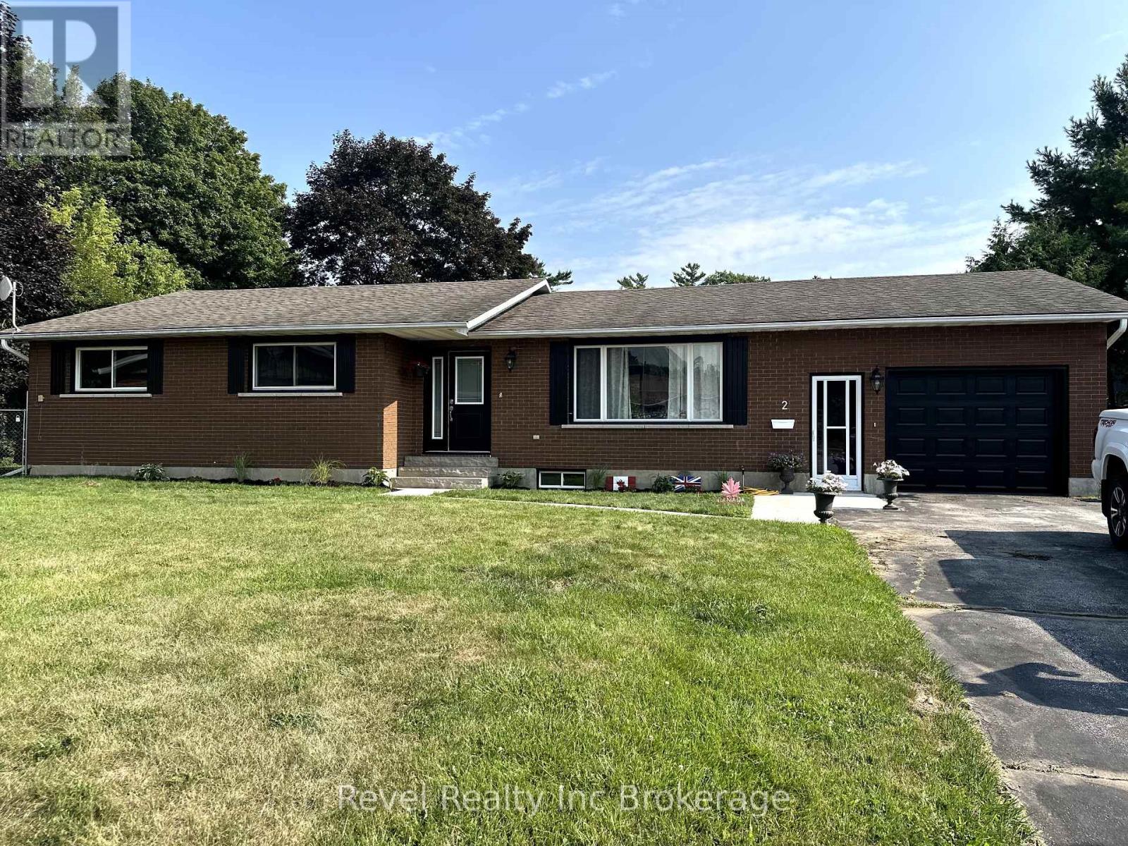 2 Richards Ct, Tillsonburg, ON N4G 2P5